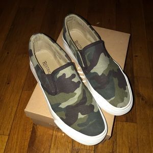 Camo print platform shoes